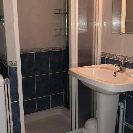 Villa Charmante T2 Mezzanine Avec Piscine, Terrasse Et Parking - A Proximite - Fr-1-81-370