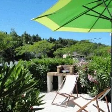 Charmante T2 Mezzanine Avec Piscine, Terrasse Et Parking - A Proximite - Fr-1-81-370 Villa